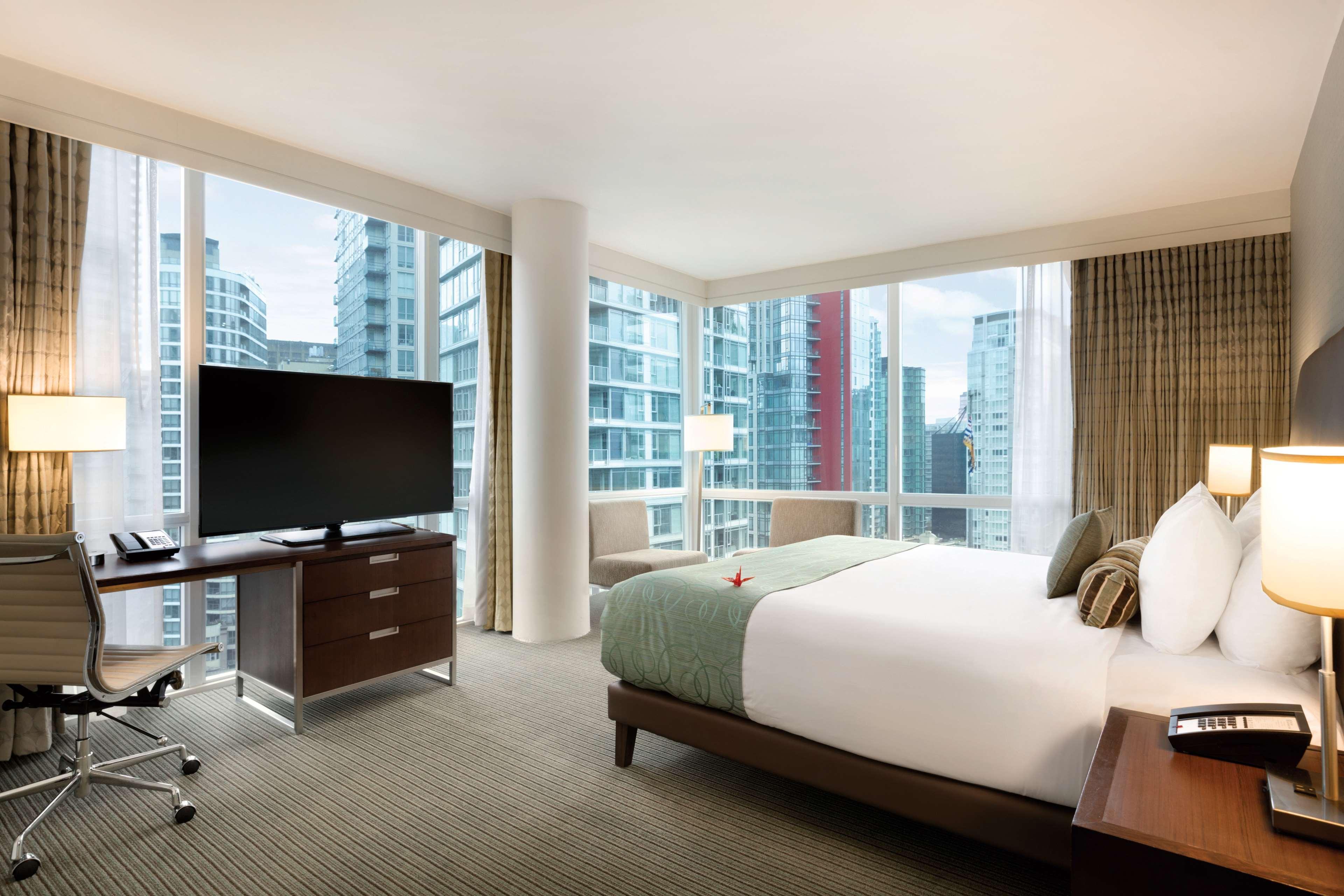 Coast Coal Harbour Vancouver Hotel By Apa Bagian luar foto